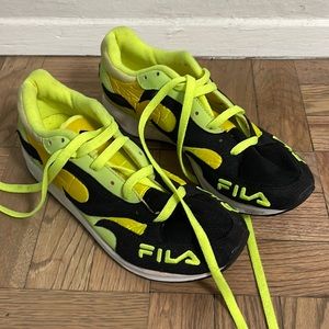 Fila dead stock vintage sneakers woman’s size 8  yello black flames
